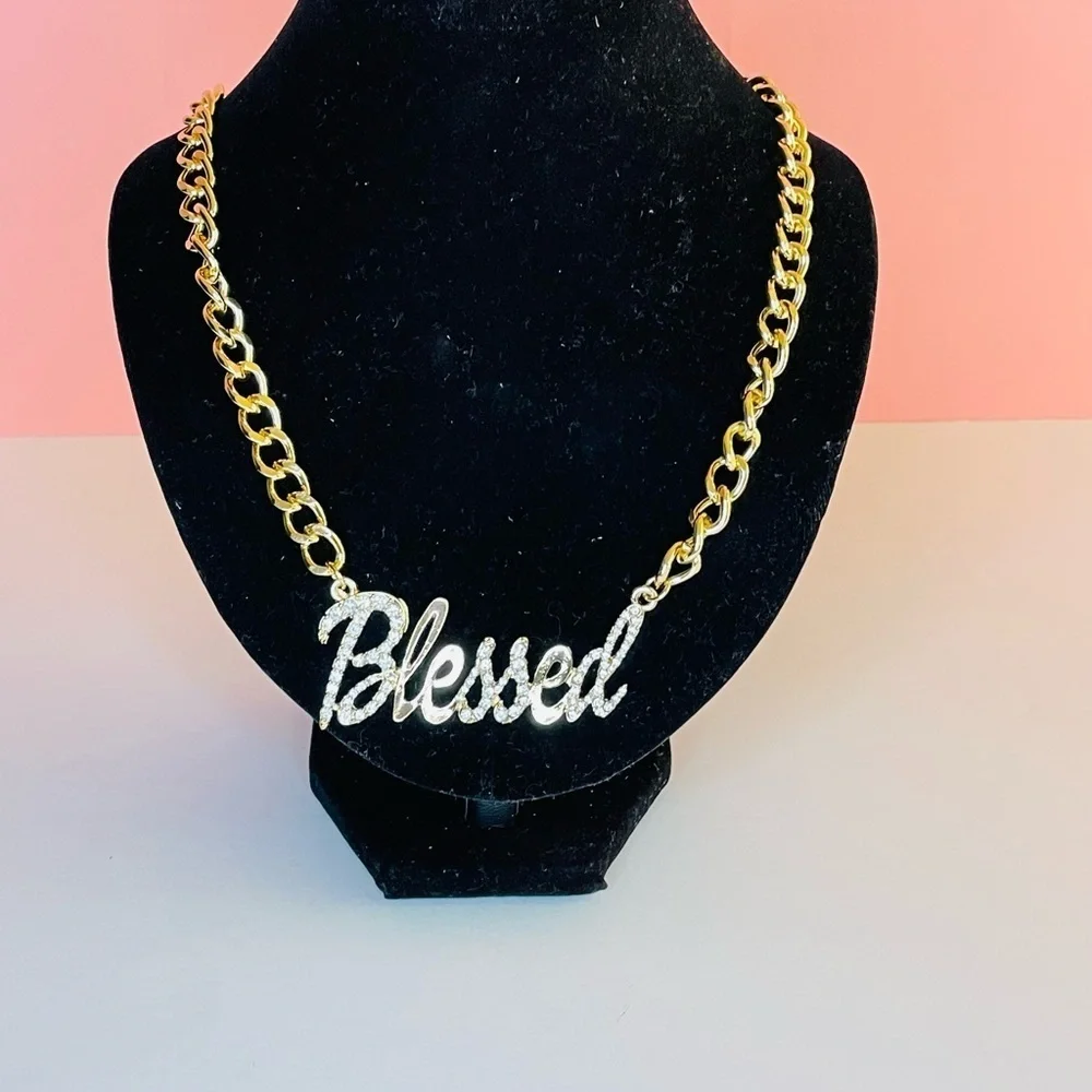 J. ELISE BOUTIQUE GOLD CRYSTAL PENDANT CHAIN LINK NECKLACE AND EARRING SET